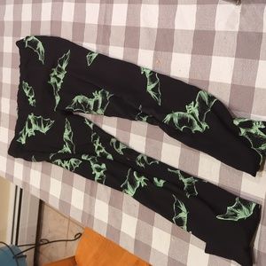 Dolls Kill cute bat print leggings sz medium